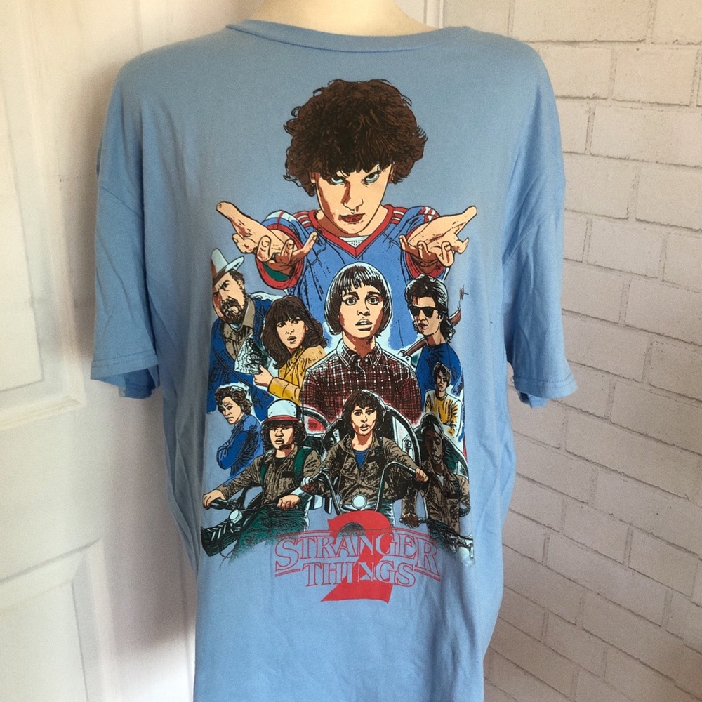 STRANGER THINGS GRAPHIC TEE